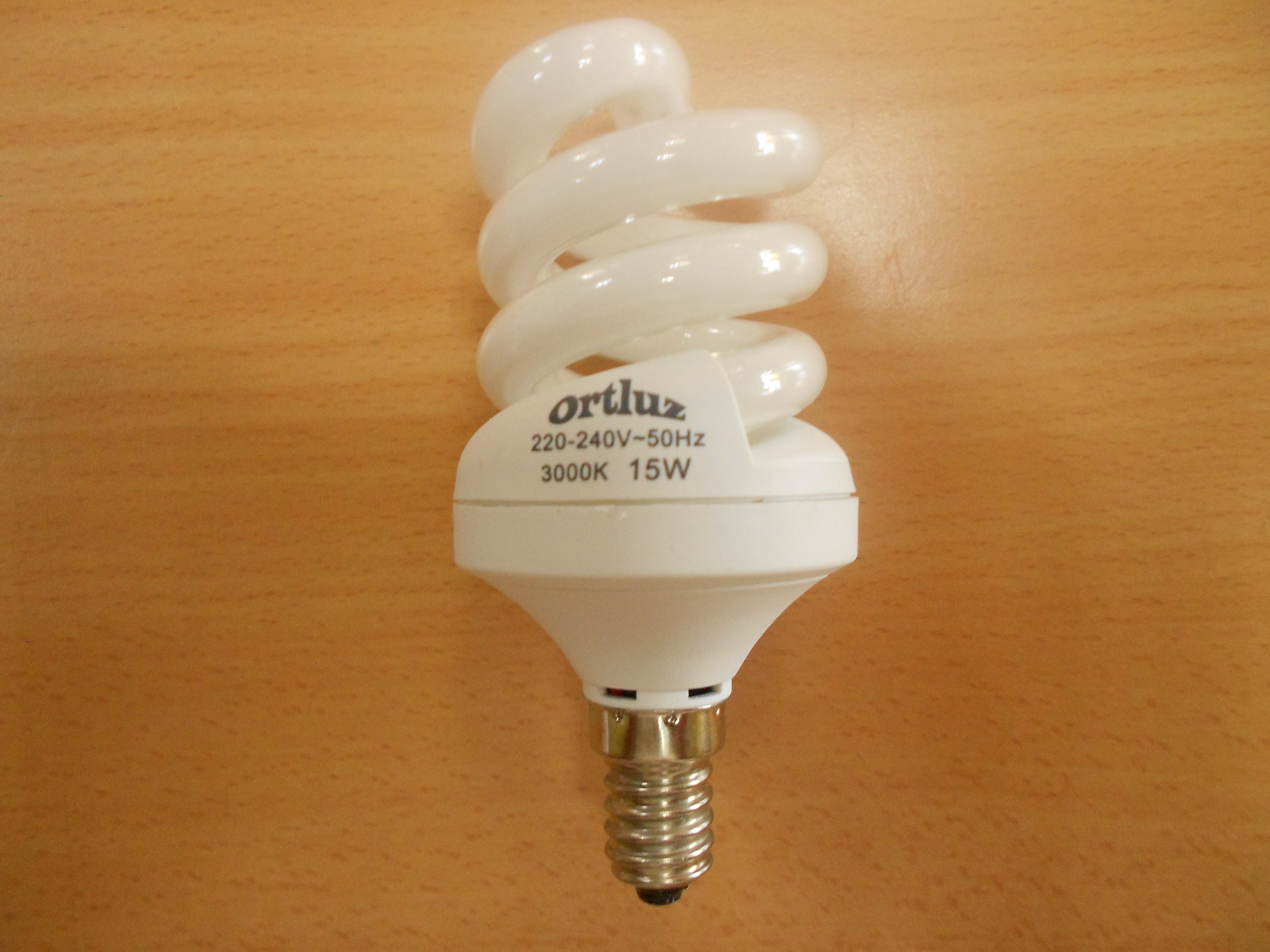 Bombilla de bajo consumo espiral E14 15w luz calida de ORTLUZ – Electroav